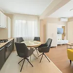 Arena 7-17 Apartahotel 4*