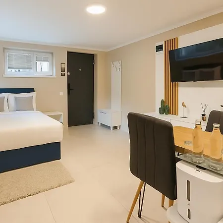 Arena 7-17 Ξενοδοχείο με διαμερίσματα 4*