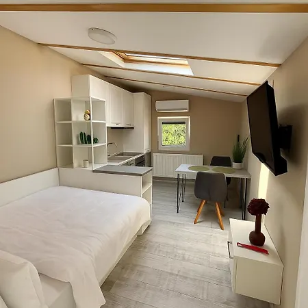 Apartments 7-17 Arena Central Suites Апарт-отель 4*
