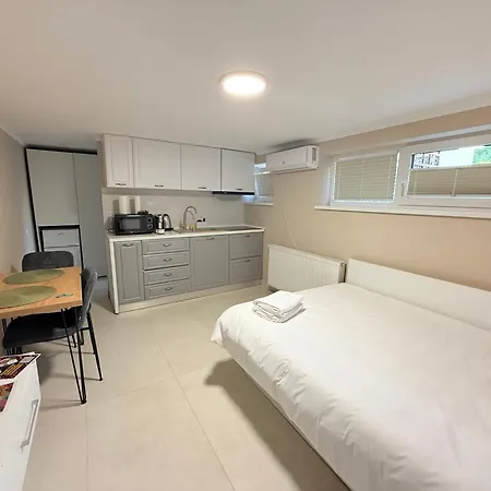 Apartahotel Arena 7-17 Central Suites 4*