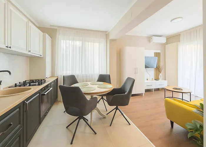 Arena 7-17 Apartahotel 4*