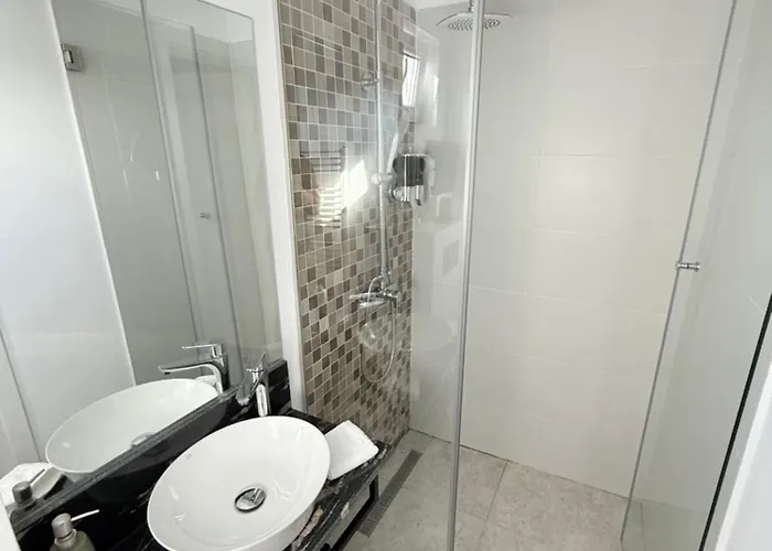 Arena 7-17 Apartahotel